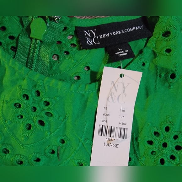 (NWT) New York & Company Vibrant Green Eyelet Romper - Picture 3 of 3